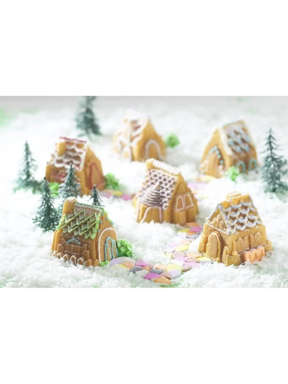 Cozy Village Gingerbread House Mold, 6-Cup Bakeware for Holiday Treats